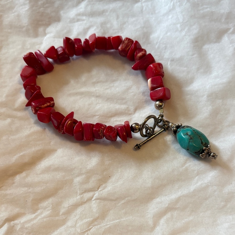 Red Chip Bead Bracelet with Turquoise Accent